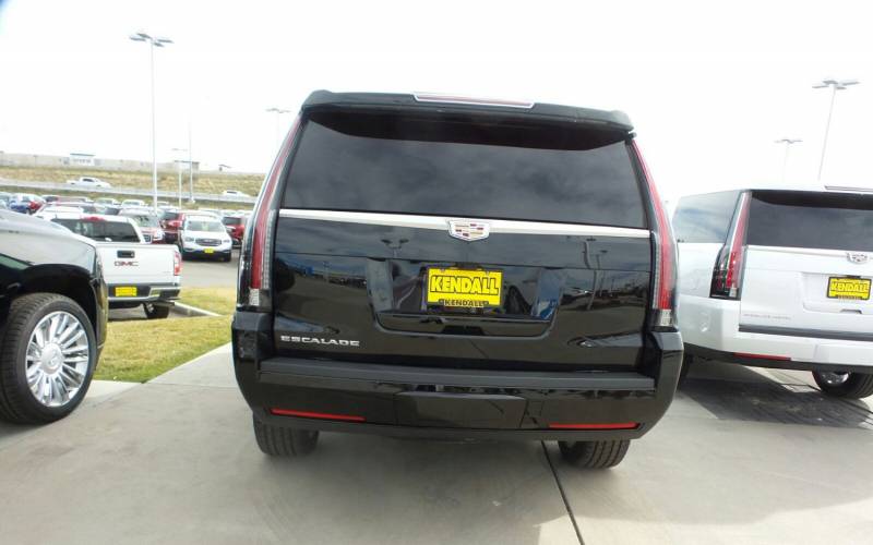 Comparison Cadillac Escalade Platinum 2018 Vs